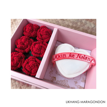 Load image into Gallery viewer, Crochet Roses with Cake