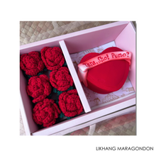 Load image into Gallery viewer, Crochet Roses with Cake